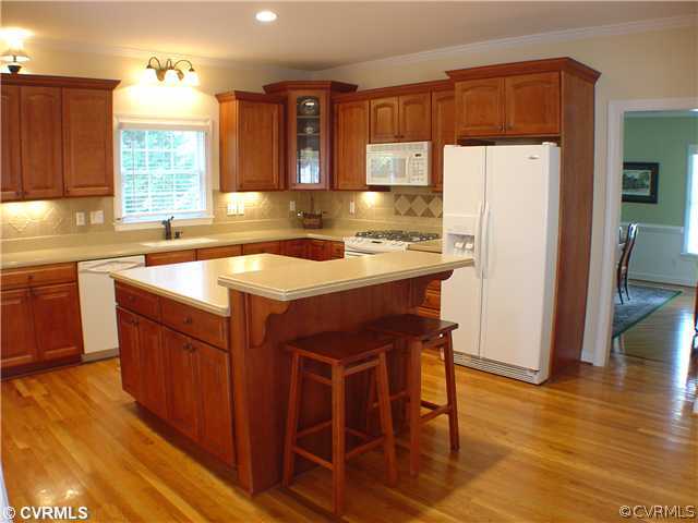 2030 Thornleigh Road Midlothian, VA 23113 - Photo 3 of 12 Kitchen - Stunning kitchen with hardwood flooring,