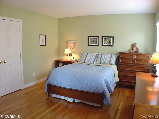2030 Thornleigh Road Midlothian, VA 23113 - Photo 10 of 12 Bedroom - Large bedroom with hardwoods and excelle