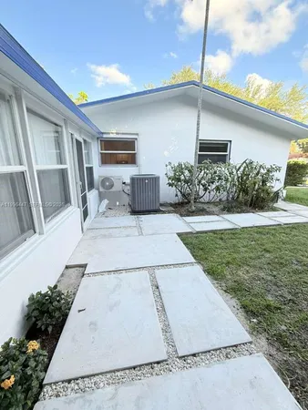 $4,190 | 325 Northeast 131st Street, Unit A, North Miami, FL 33161