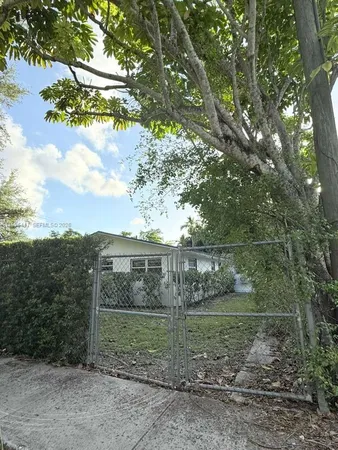 $4,190 | 325 Northeast 131st Street, Unit A, North Miami, FL 33161