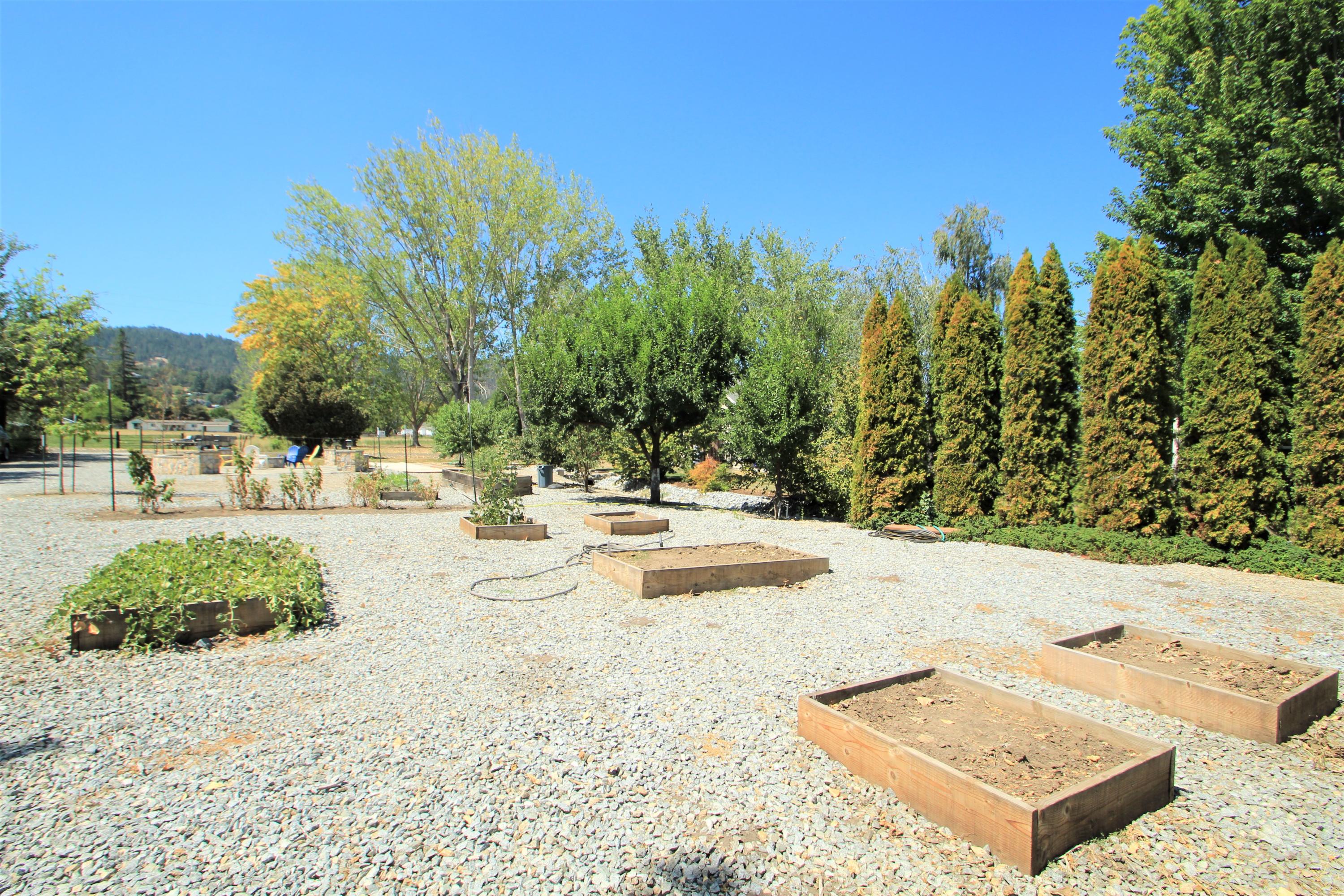 2994 Freeland Road Central Point, OR 97502 - Photo 54 of 66 Garden
