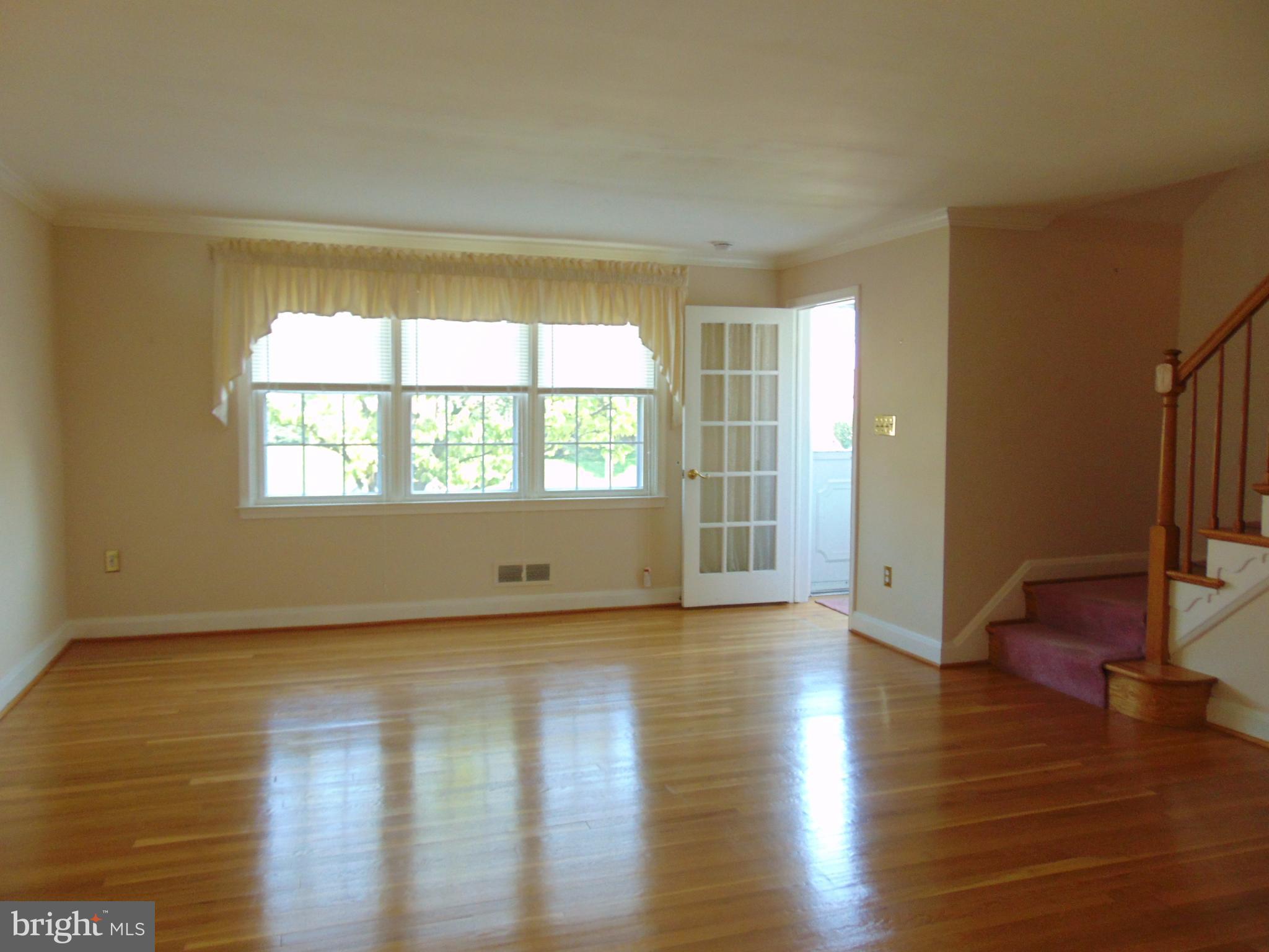 1513 Dellsway Road Baltimore, MD 21286 - Photo 5 of 19 Living Room