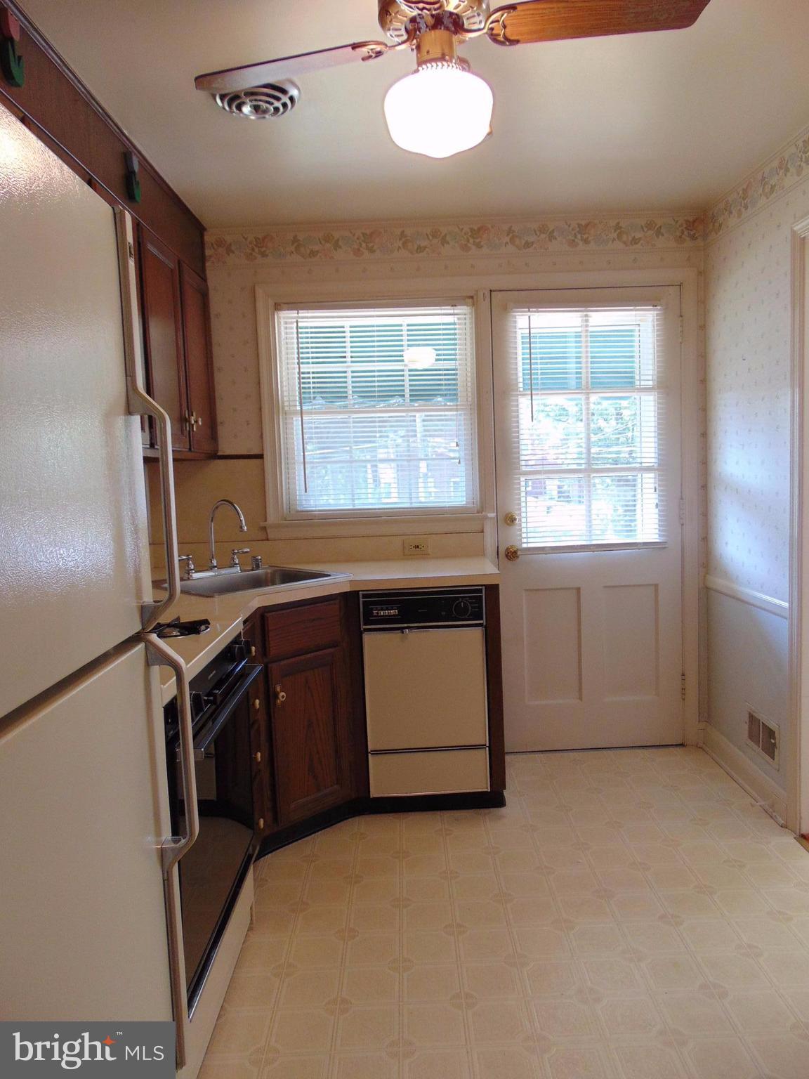 1513 Dellsway Road Baltimore, MD 21286 - Photo 9 of 19 Kitchen View 2