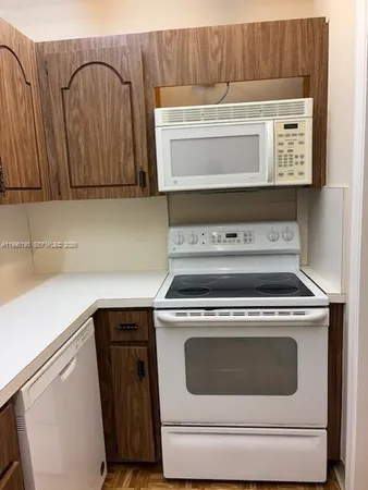 $1,725 | 9050 Jacaranda Lane, Unit 8, Plantation, FL 33324