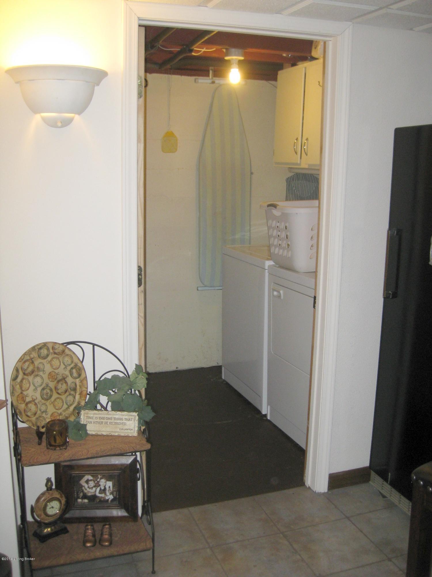 10614 Torrington Road Louisville, KY 40272 - Photo 15 of 22 Laundry