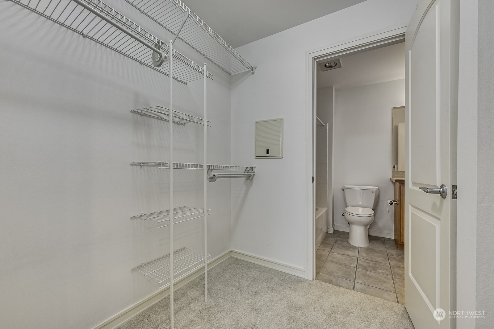 3121 West Government Way, Unit 405 Seattle, WA 98199 - Photo 17 of 29