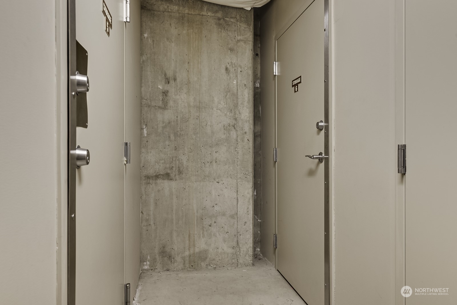 3121 West Government Way, Unit 405 Seattle, WA 98199 - Photo 21 of 29 a bathroom with a shower