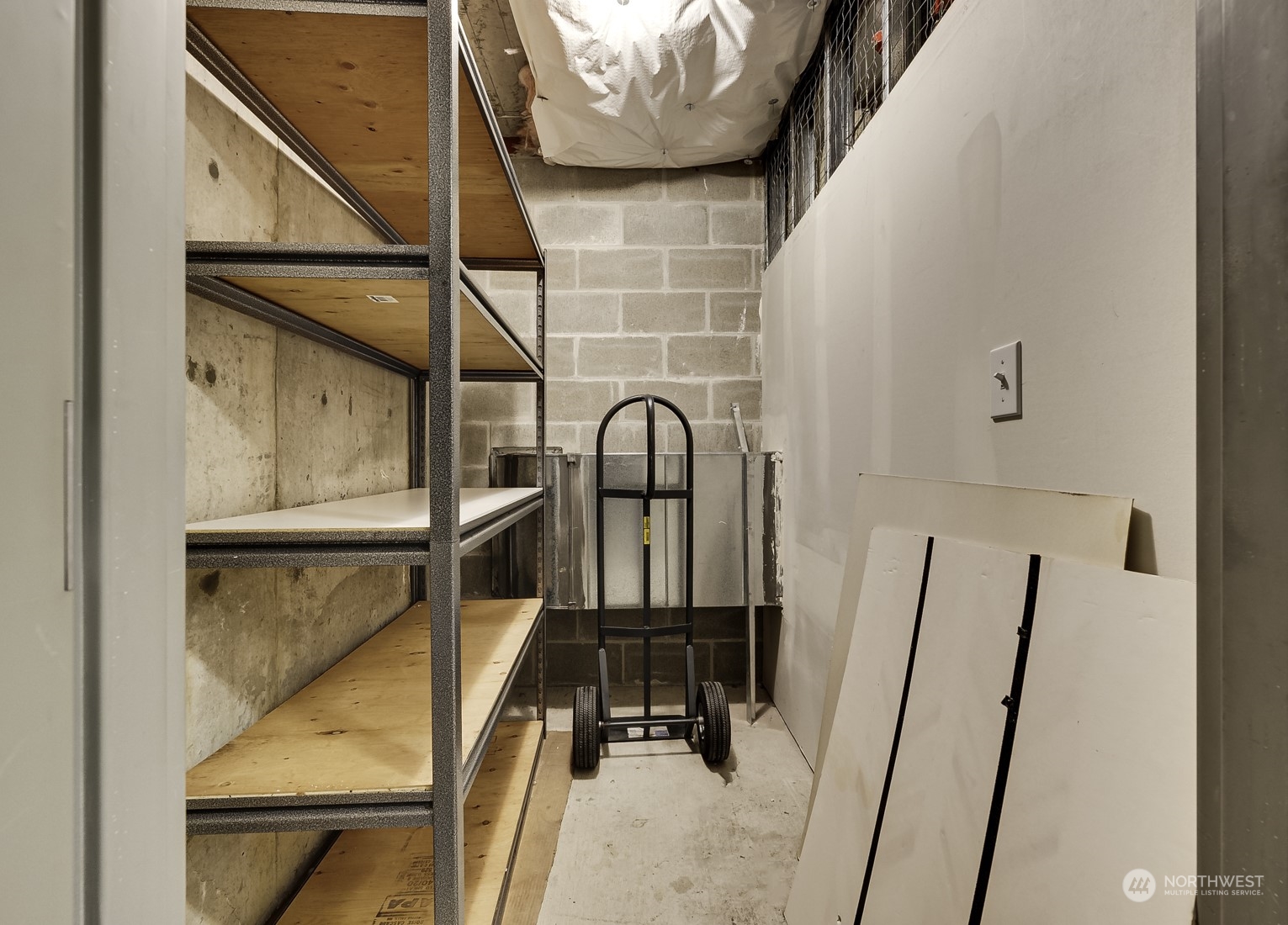 3121 West Government Way, Unit 405 Seattle, WA 98199 - Photo 22 of 29