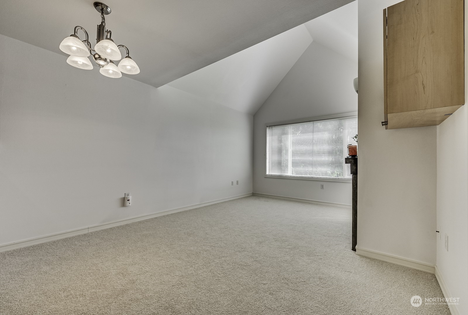 3121 West Government Way, Unit 405 Seattle, WA 98199 - Photo 8 of 29