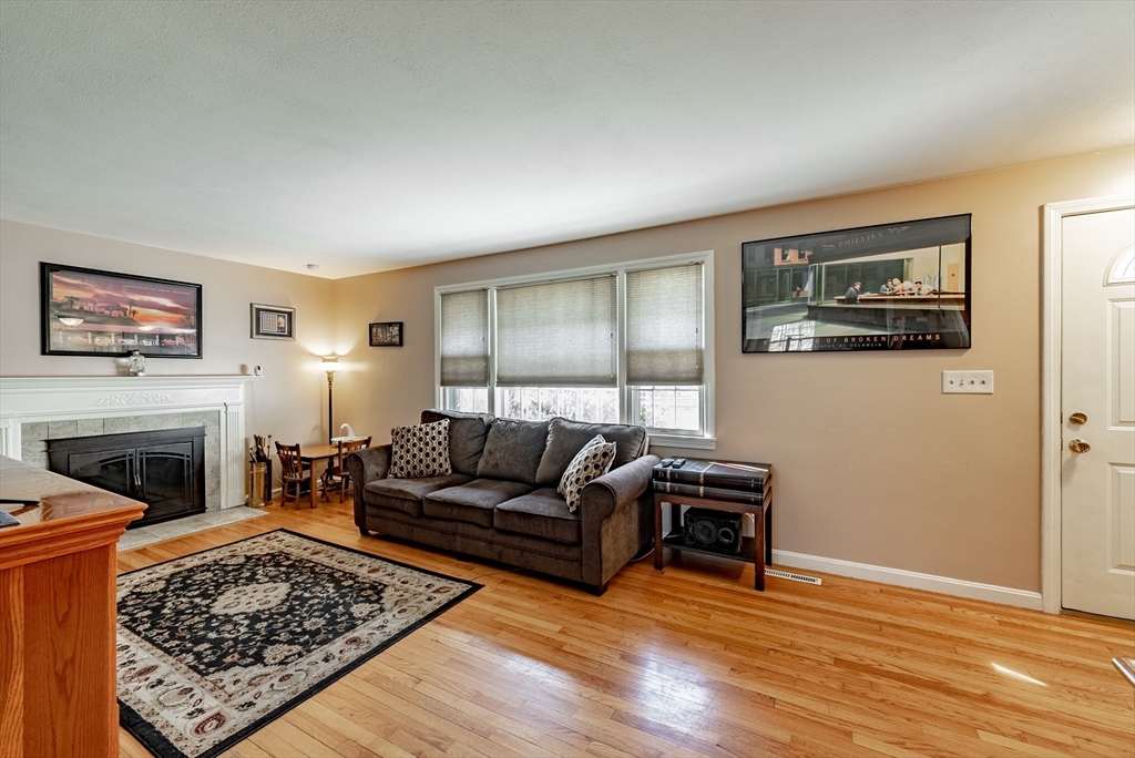 478 Amostown Road West Springfield, MA 01089 - Photo 12 of 30 Gallery Image 12