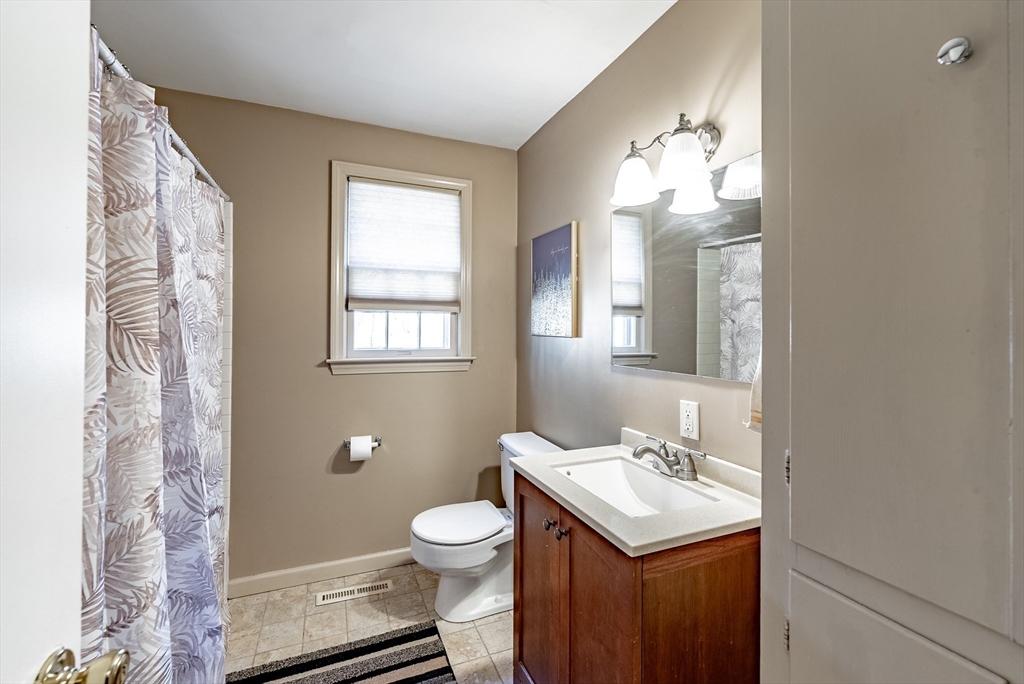 478 Amostown Road West Springfield, MA 01089 - Photo 18 of 30 Gallery Image 18