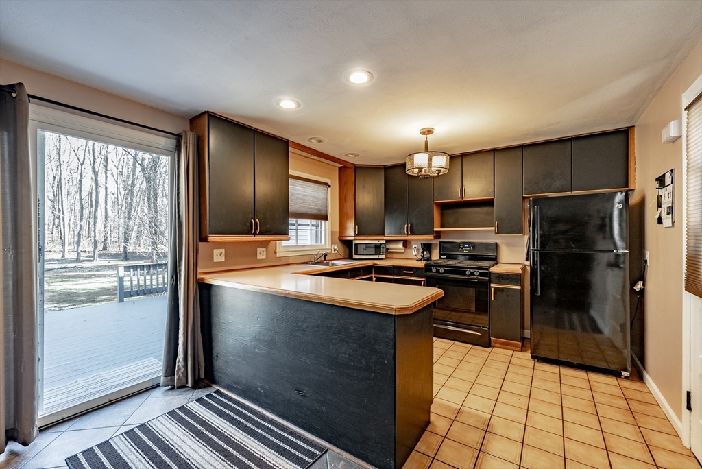 478 Amostown Road West Springfield, MA 01089 - Photo 8 of 30 Gallery Image 8