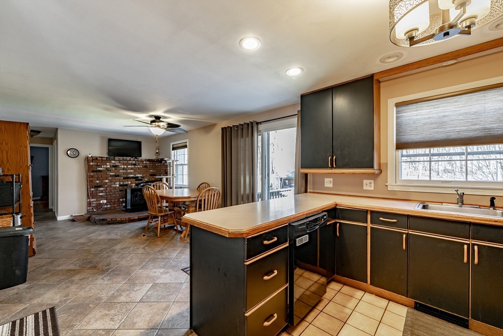 478 Amostown Road West Springfield, MA 01089 - Photo 10 of 30 Gallery Image 10
