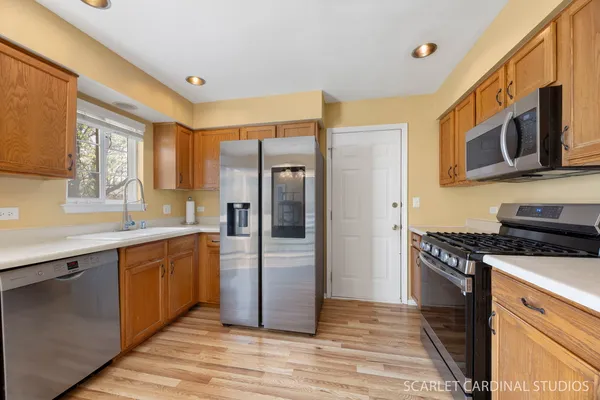 $390,000 | 741 East Cooper Court, Aurora, IL 60504