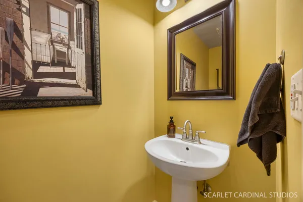 $390,000 | 741 East Cooper Court, Aurora, IL 60504