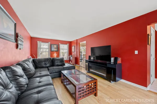 $390,000 | 741 East Cooper Court, Aurora, IL 60504