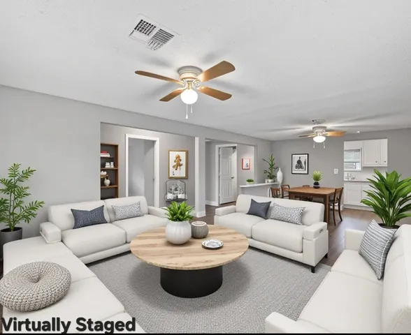 $945 | 3421 3rd Avenue North, Texas City, TX 77590