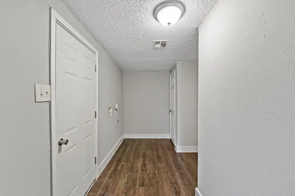 $945 | 3421 3rd Avenue North, Texas City, TX 77590