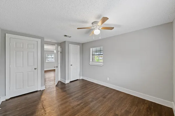 $945 | 3421 3rd Avenue North, Texas City, TX 77590