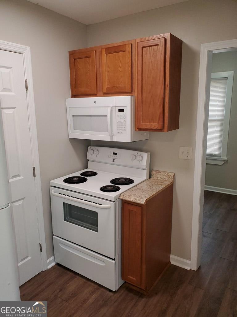 114 West Mary Street Dublin, GA 31021 - Photo 3 of 4 a kitchen with a stove and a microwave