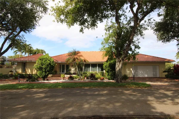 $1,400,000 | 15800 Kingsmoor Way, Miami Lakes, FL 33014