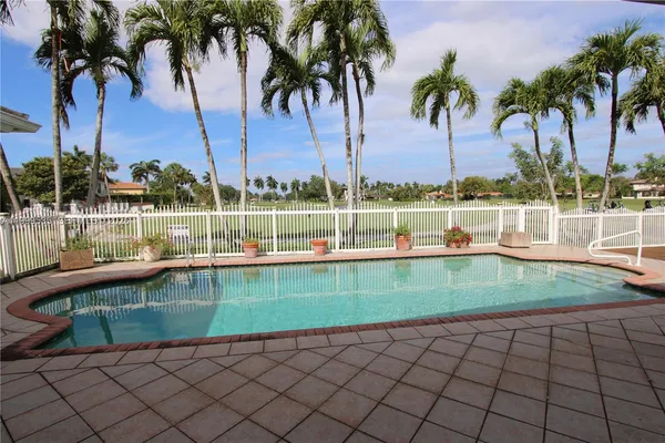 $1,400,000 | 15800 Kingsmoor Way, Miami Lakes, FL 33014