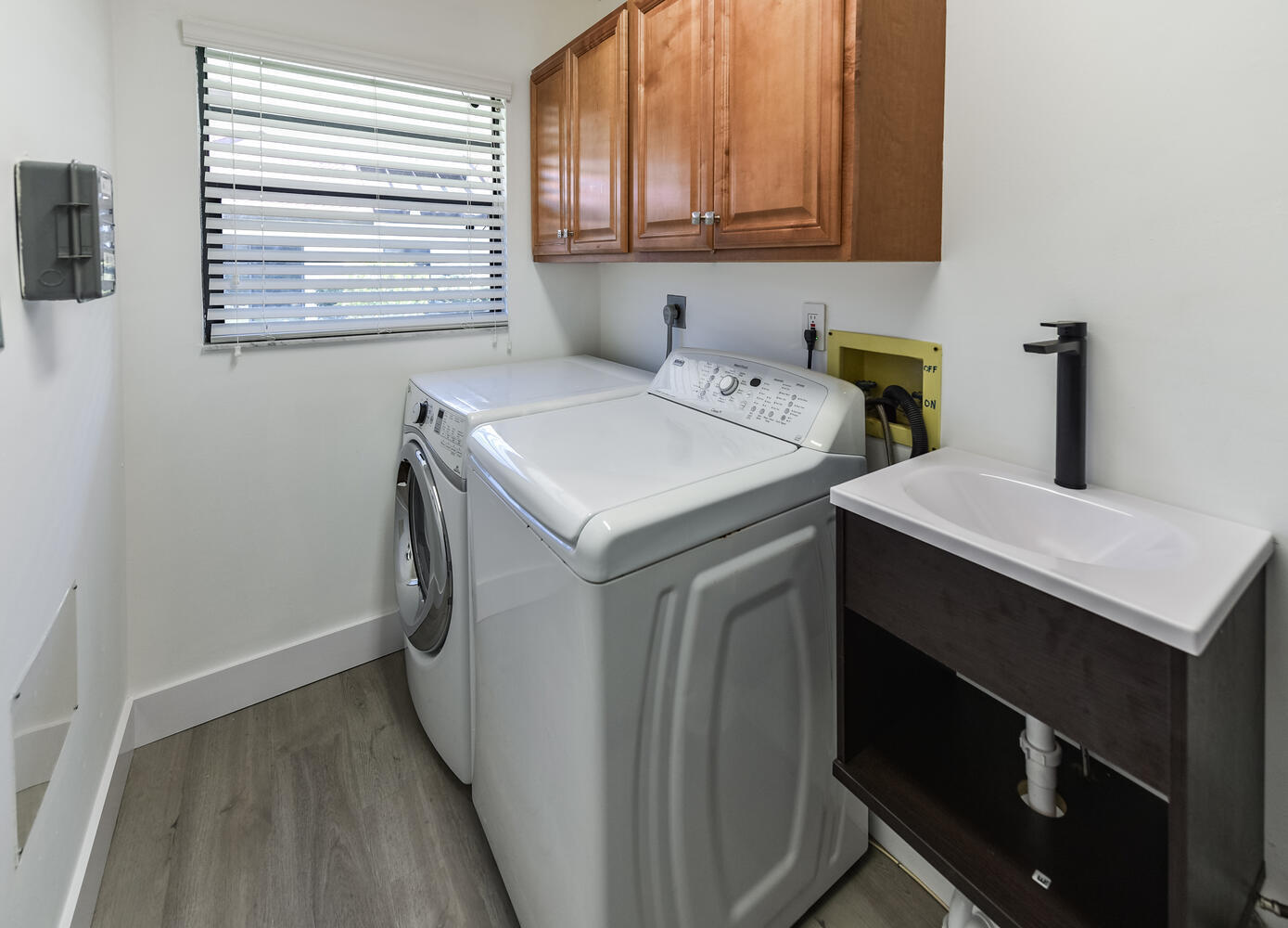 3185 St James Drive Boca Raton, FL 33434 - Photo 29 of 41 33.LaundryRoom