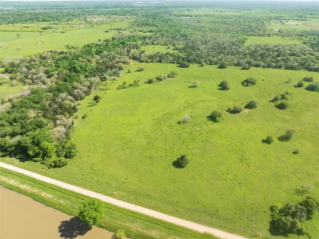 $224,000 | 5 Hunt Lane, Waelder, TX 78959