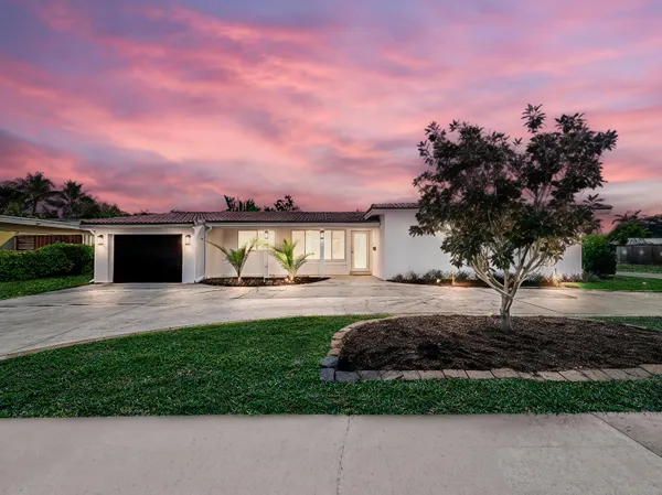 $1,049,900 | 1098 West Camino Real, Boca Raton, FL 33486
