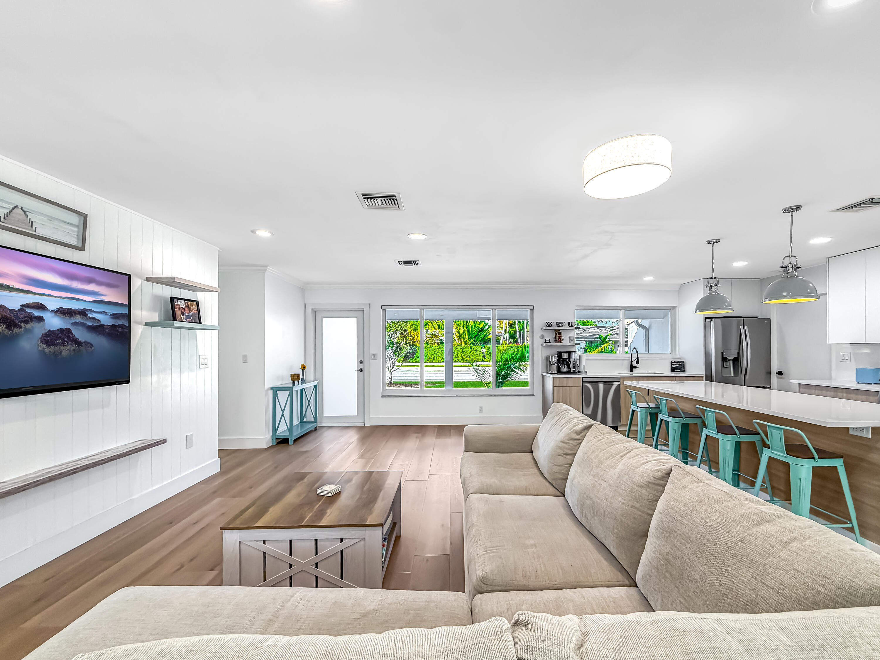 1098 West Camino Real Boca Raton, FL 33486 - Photo 13 of 55 Living Room