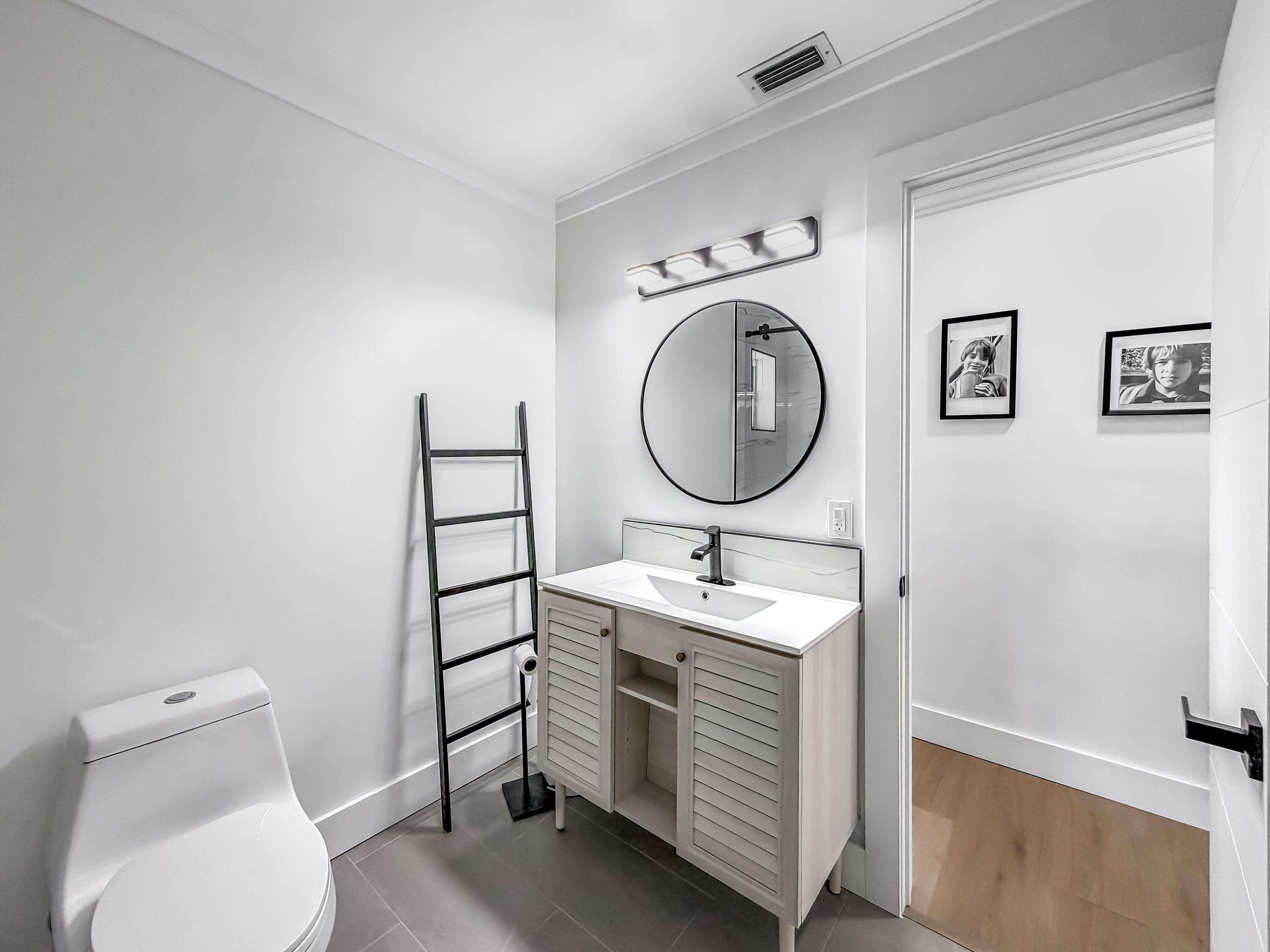 1098 West Camino Real Boca Raton, FL 33486 - Photo 48 of 55 Bathroom 2