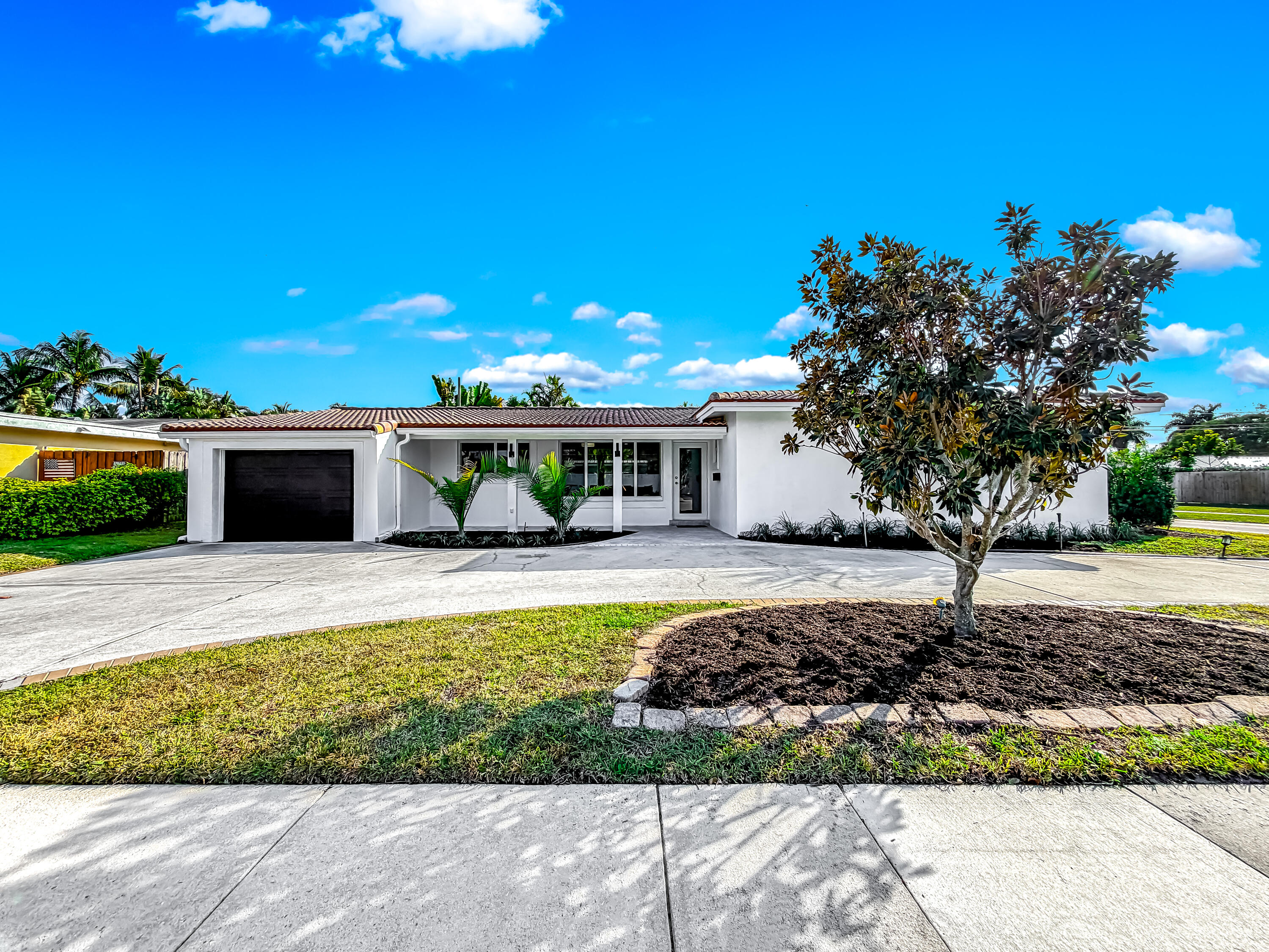 1098 West Camino Real Boca Raton, FL 33486 - Photo 5 of 55 Front ViewF