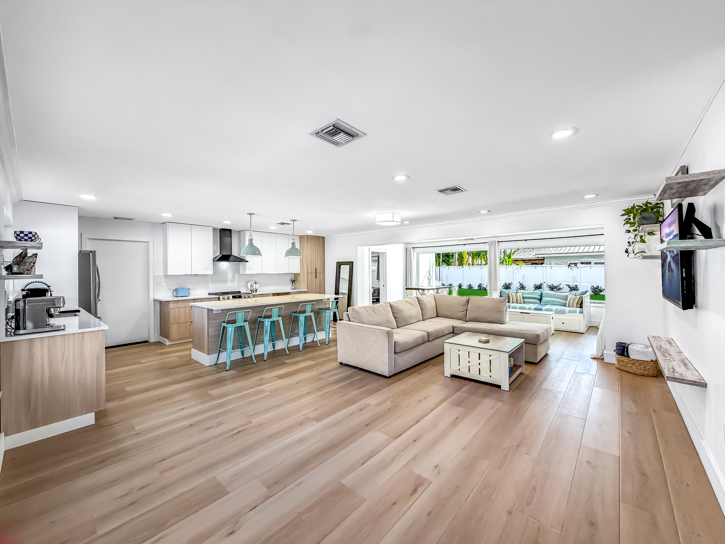 1098 West Camino Real Boca Raton, FL 33486 - Photo 9 of 55 Front Entry