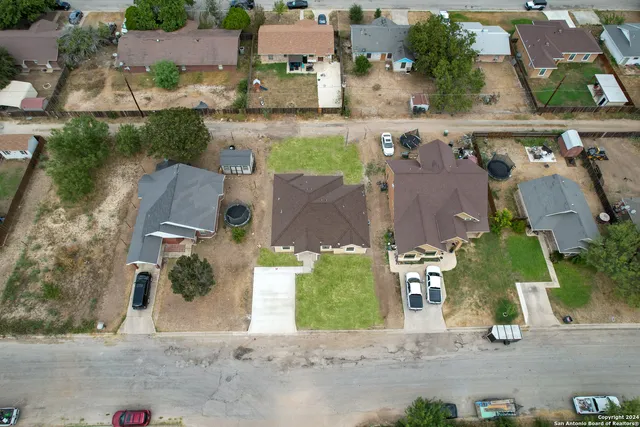 $289,900 | 144 West Brazos Street, Uvalde, TX 78801