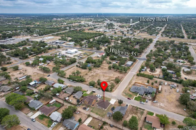 $289,900 | 144 West Brazos Street, Uvalde, TX 78801
