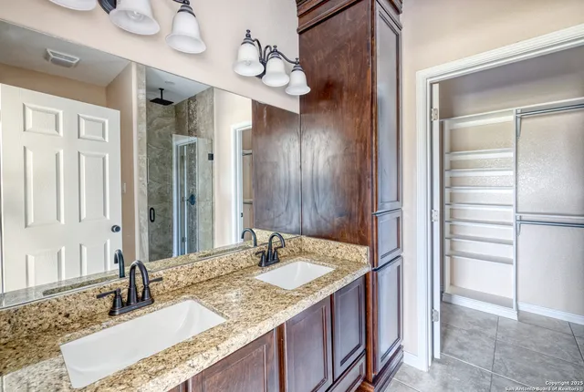 $289,900 | 144 West Brazos Street, Uvalde, TX 78801