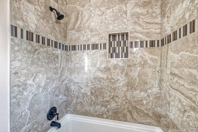 $289,900 | 144 West Brazos Street, Uvalde, TX 78801