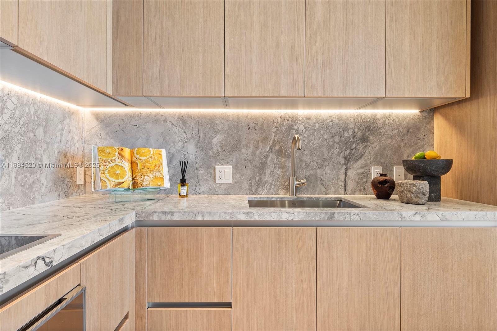 500 Alton Road, Unit 1006 Miami Beach, FL 33139 - Photo 12 of 29 Gallery Image 12