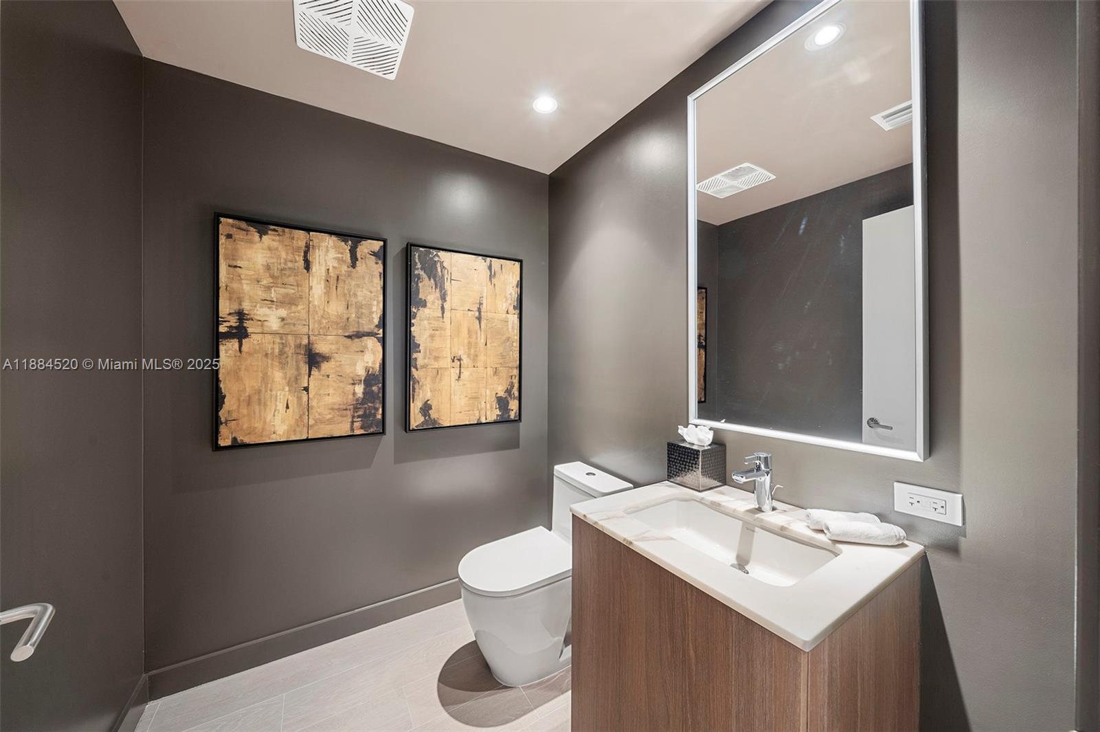 500 Alton Road, Unit 1006 Miami Beach, FL 33139 - Photo 4 of 29 Gallery Image 4