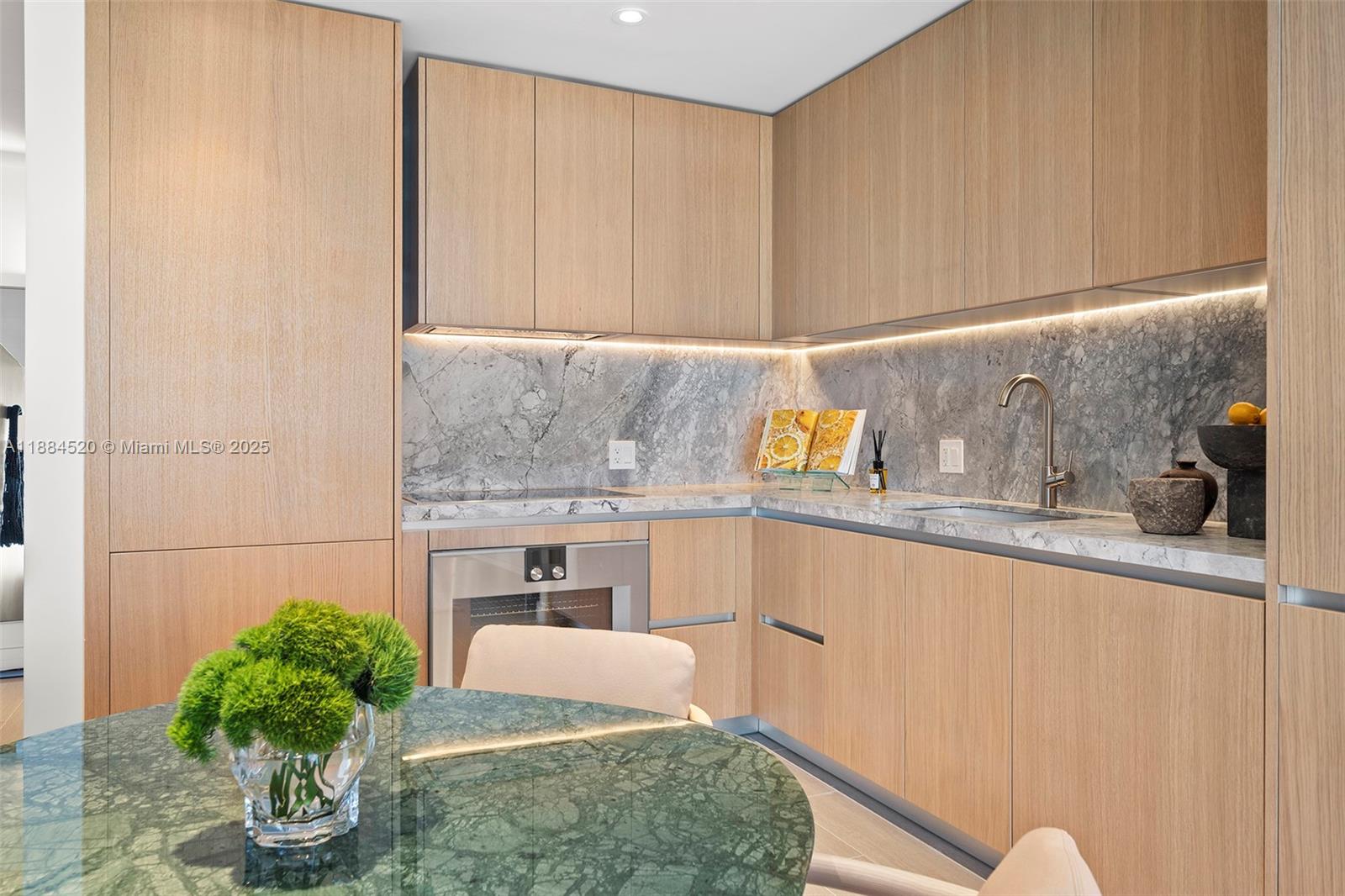 500 Alton Road, Unit 1006 Miami Beach, FL 33139 - Photo 7 of 29 Gallery Image 7