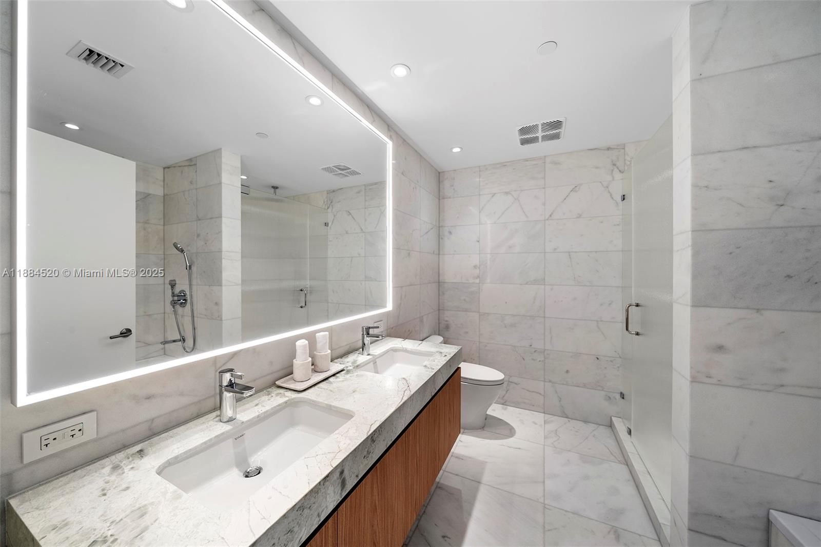 500 Alton Road, Unit 1006 Miami Beach, FL 33139 - Photo 10 of 29 Gallery Image 10