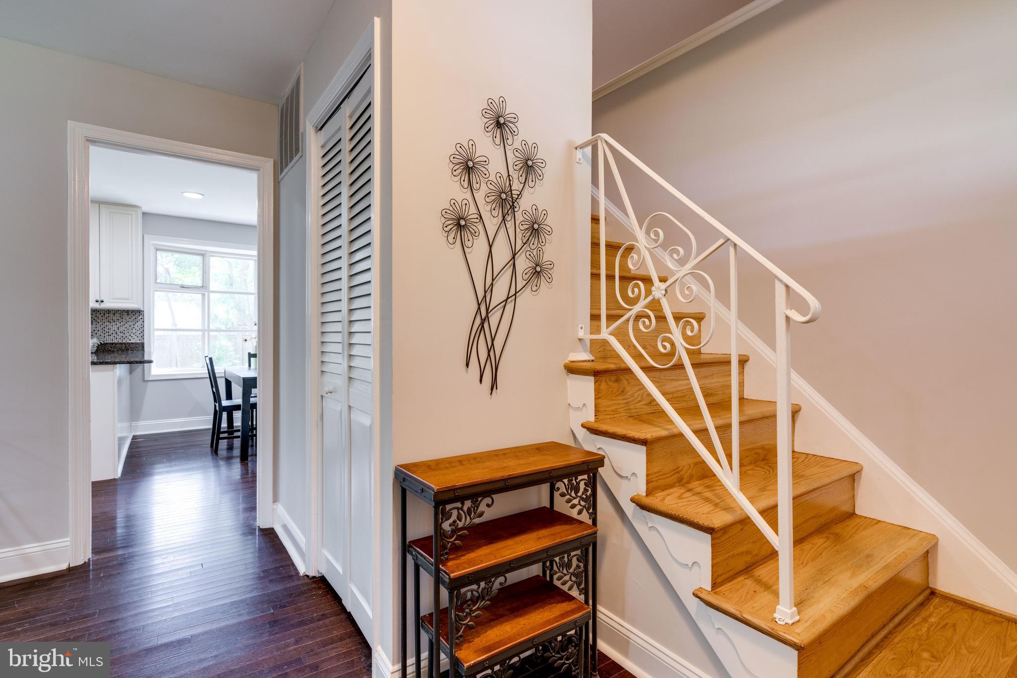 8430 Thames Street Springfield, VA 22151 - Photo 3 of 29 Foyer Entrance