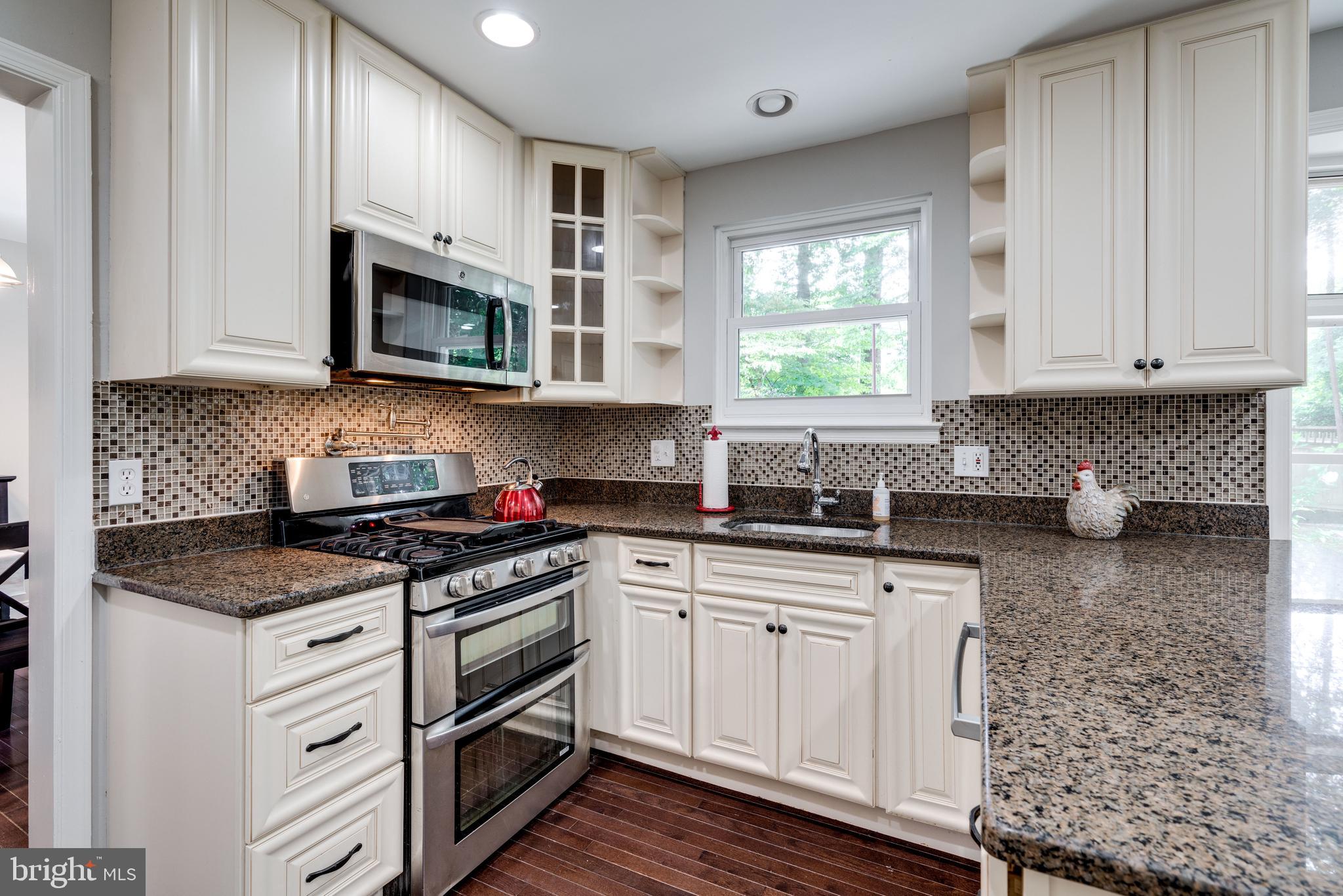 8430 Thames Street Springfield, VA 22151 - Photo 10 of 29 Plenty of Counter and Cabinet Space