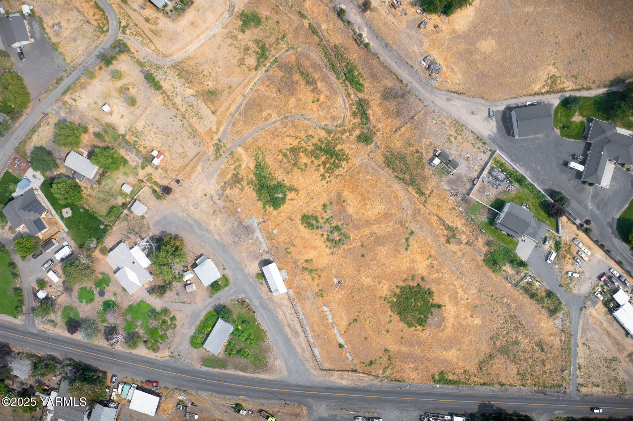 8351 North Wenas Road Selah, WA 98942 - Photo 11 of 26 a wooden floor with a vase of flowers