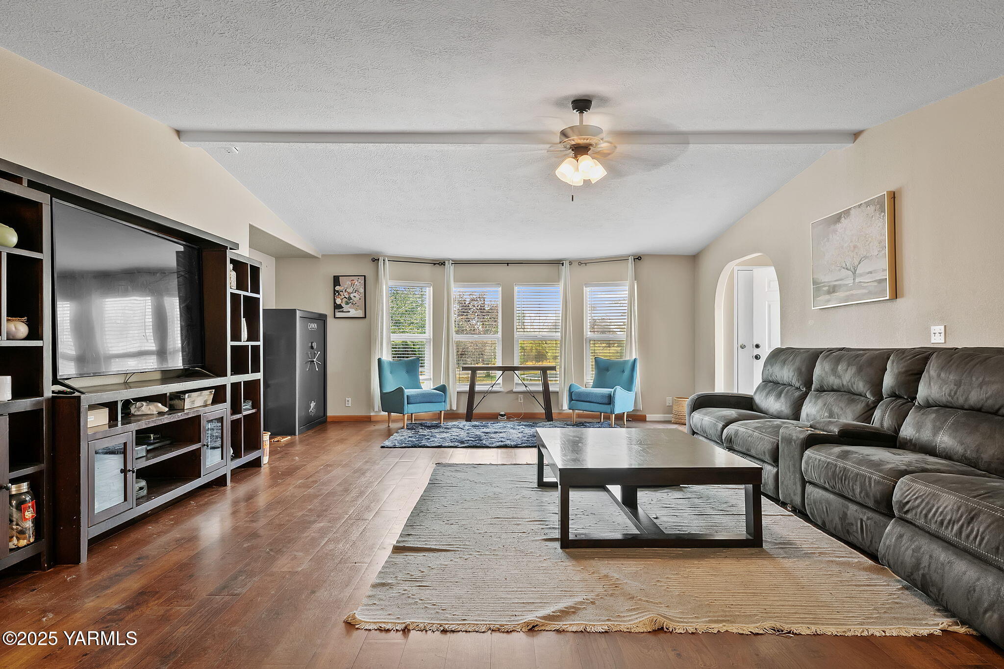 8351 North Wenas Road Selah, WA 98942 - Photo 14 of 26 a living room with furniture and a flat screen tv