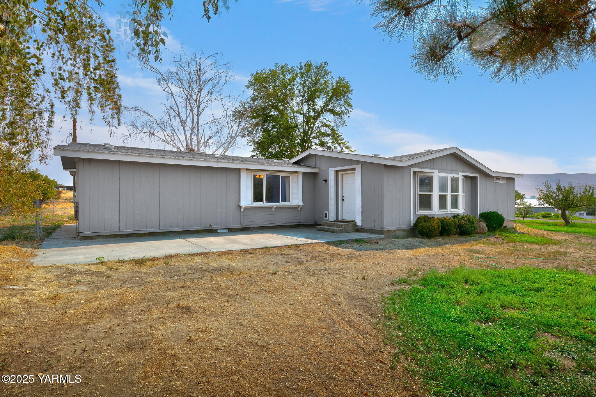 8351 North Wenas Road Selah, WA 98942 - Photo 4 of 26 a view of a house with a yard