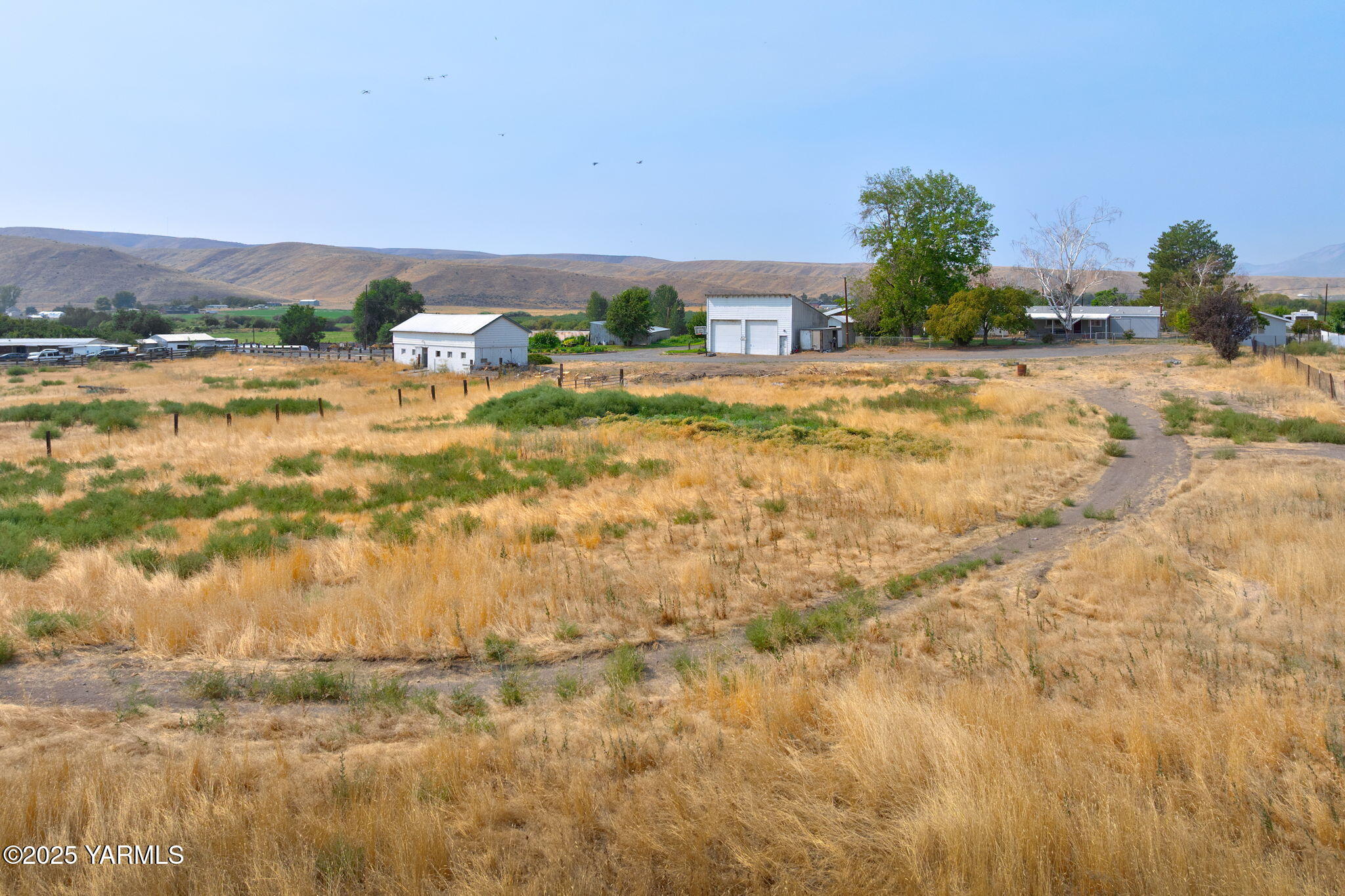 8351 North Wenas Road Selah, WA 98942 - Photo 8 of 26 a view of lake view and mountain view