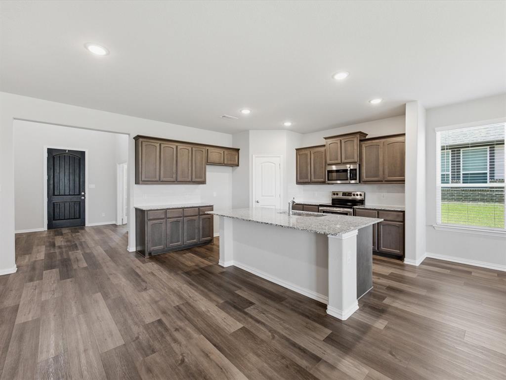 812 Taliaferro Trail Springtown, TX 76082 - Photo 9 of 33