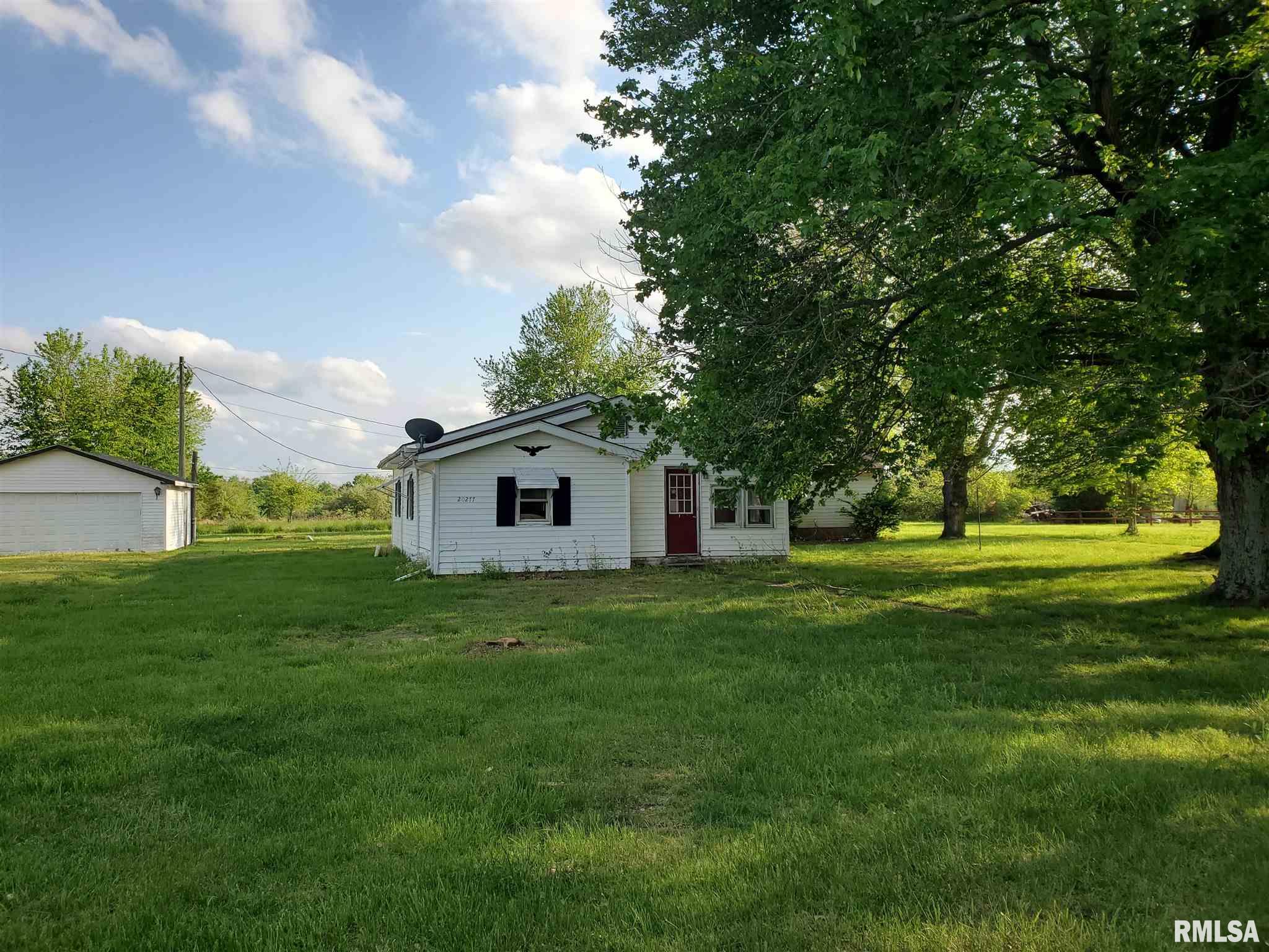 20277 Galatia Post Road Pittsburg, IL 62974 - Photo 2 of 37