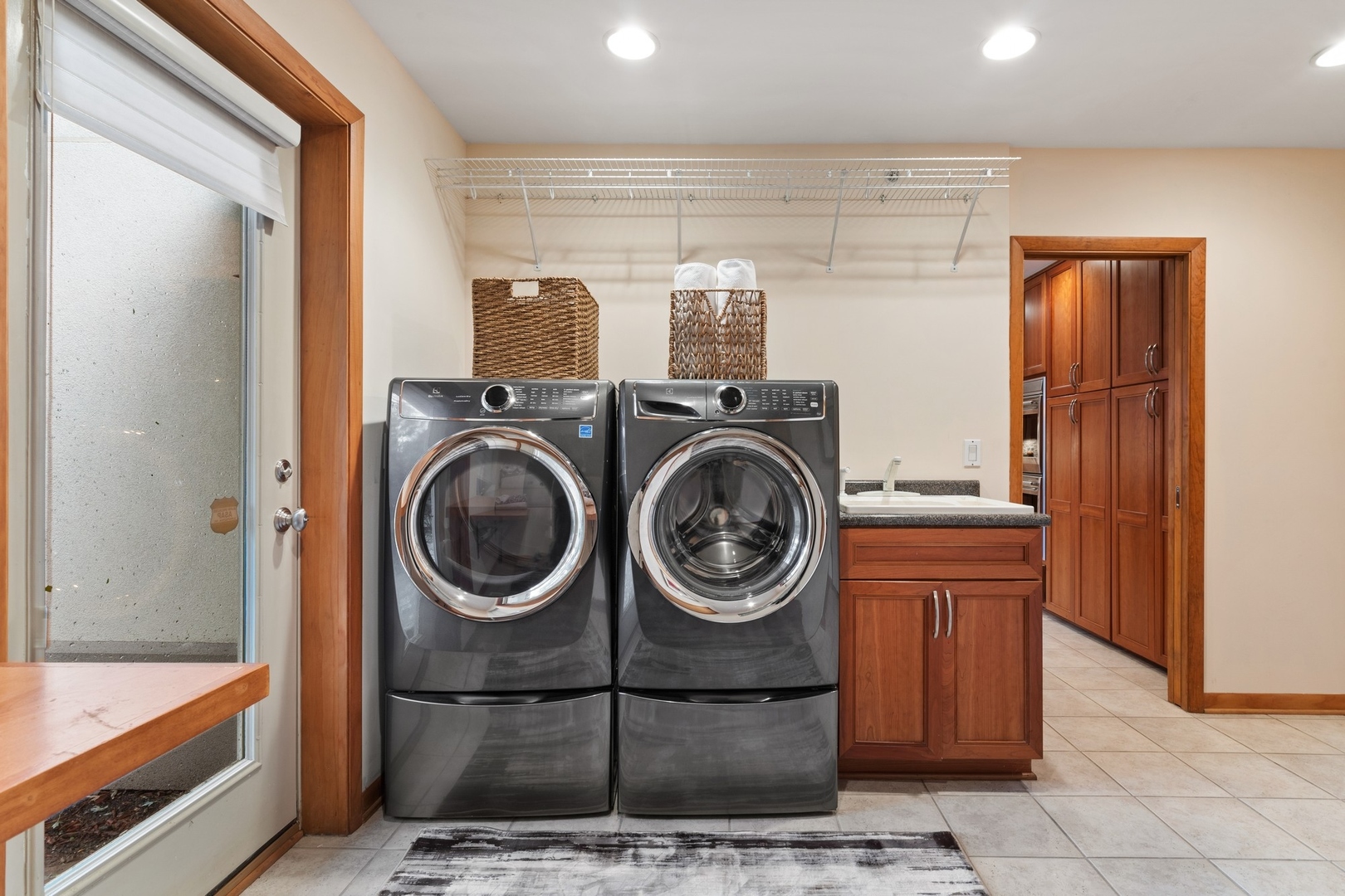 2037 Clover Road Northbrook, IL 60062 - Photo 11 of 29 a utility room with dryer and washer